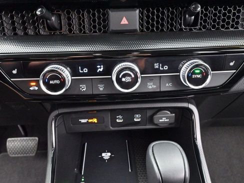Used 2025 Chrysler Pacifica Select FWD image 20