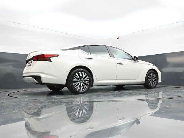 Used 2025 Nissan Altima 2.5 SV FWD image 47