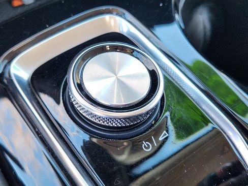 Certified 2025 Buick Envision Sport Touring image 24