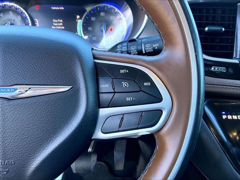 Used 2019 Chrysler Pacifica Limited FWD image 30