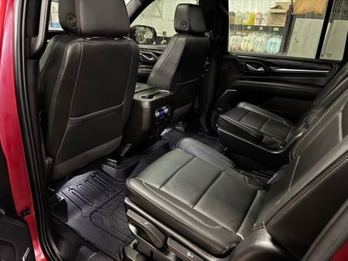 Used 2022 GMC Yukon XL Denali w/ Denali Premium Package image 19