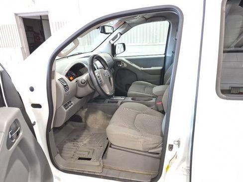 Used 2016 Nissan Frontier SV w/ SV Value Truck Package AWD/4WD image 9