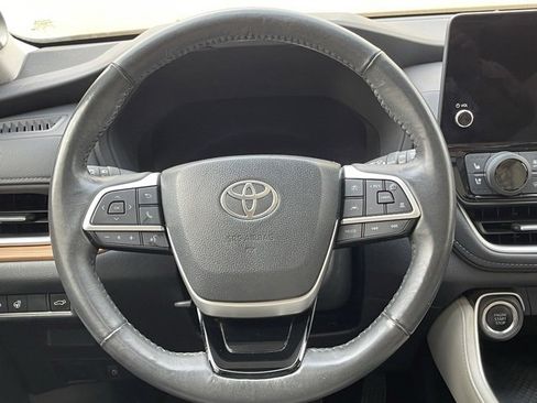 Used 2024 Toyota Grand Highlander Limited image 17