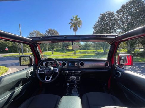 Used 2020 Jeep Wrangler Unlimited Sahara AWD/4WD image 11