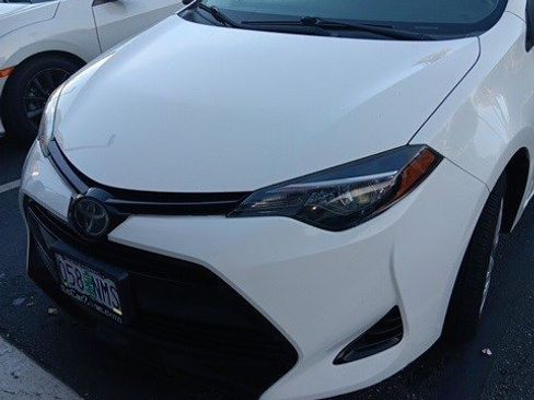 Used 2018 Toyota Corolla LE image 1