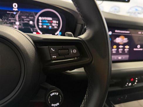 Used 2024 Porsche Cayenne image 28