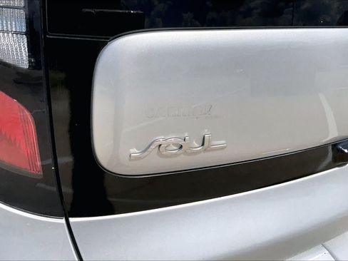 Used 2018 Kia Soul + FWD image 30
