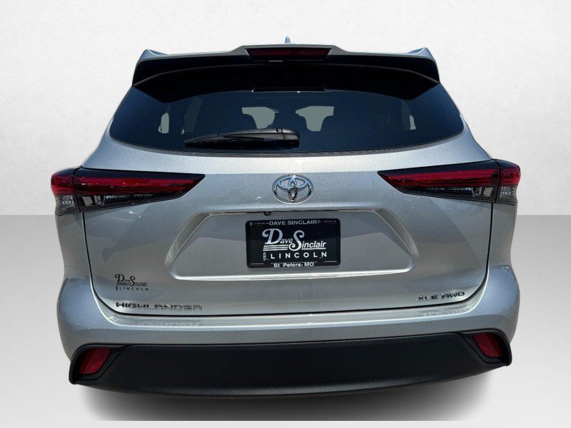 Used 2022 Toyota Highlander XLE AWD/4WD image 6