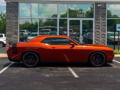 Used 2023 Dodge Challenger SRT Hellcat w/ Driver Convenience Group RWD image 2