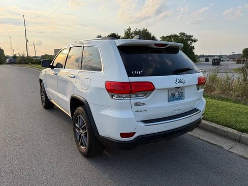 Used 2017 Jeep Grand Cherokee Limited w/ Luxury Group II AWD/4WD image 4