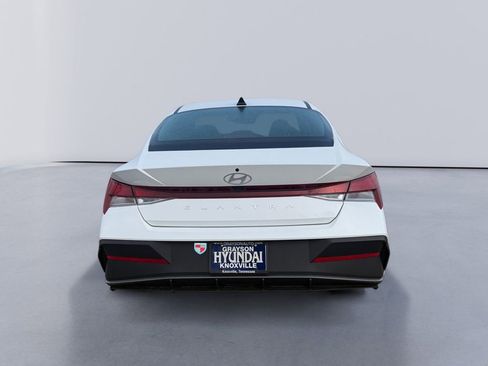 New 2026 Hyundai Elantra SE FWD image 4