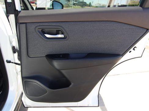 Used 2023 Nissan Rogue SV AWD/4WD image 40