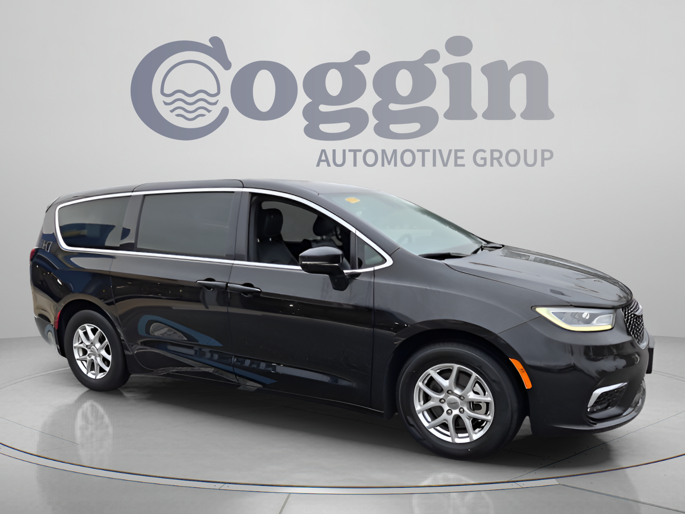 Used 2025 Chrysler Pacifica Select FWD image 7