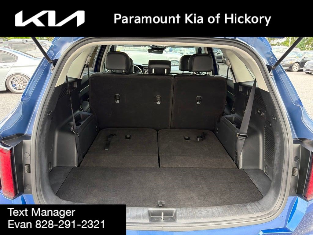 Used 2023 Kia Sorento S w/ Panoramic Sunroof Package FWD image 12