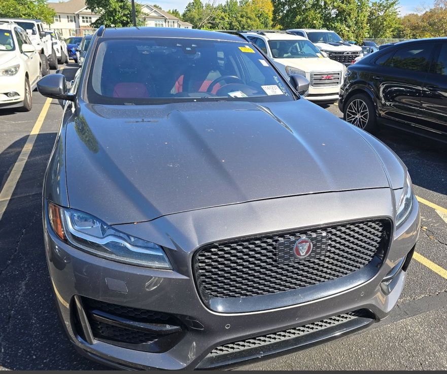 Used 2019 Jaguar F-PACE R-Sport AWD/4WD image 9