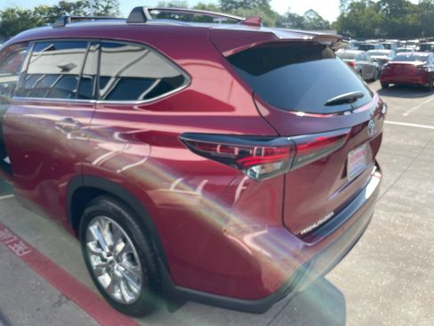 Used 2026 Toyota Highlander Limited AWD/4WD image 16