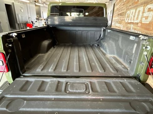 Used 2021 Jeep Gladiator Overland w/ Popular Equipment Package AWD/4WD image 28