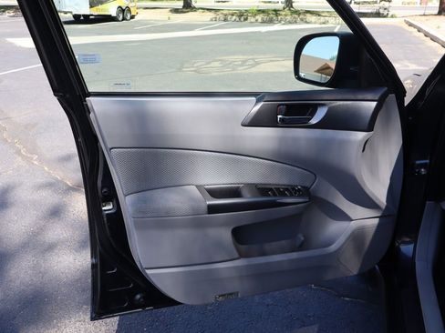 Used 2013 Subaru Forester 2.5X Premium w/ Popular Pkg 2 AWD/4WD image 23