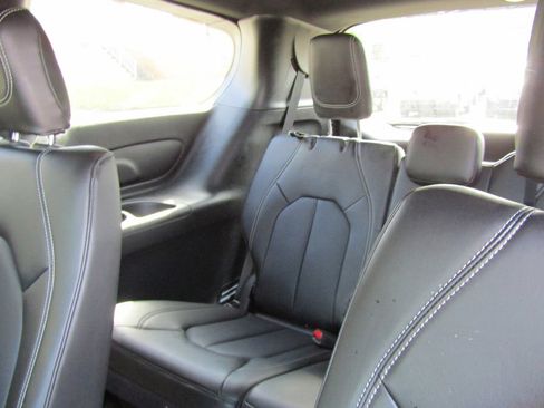 Used 2023 Chrysler Pacifica Touring-L w/ S Appearance Package AWD/4WD image 13