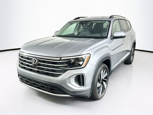 Used 2025 Volkswagen Atlas SE AWD/4WD image 3