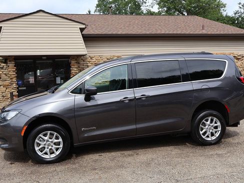 Used 2021 Chrysler Voyager Lxi FWD image 11