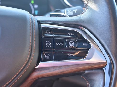 Used 2023 Jeep Grand Cherokee Summit w/ Luxury Tech Group V AWD/4WD image 23