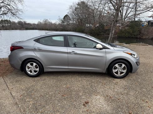 Used 2015 Hyundai Elantra SE image 3