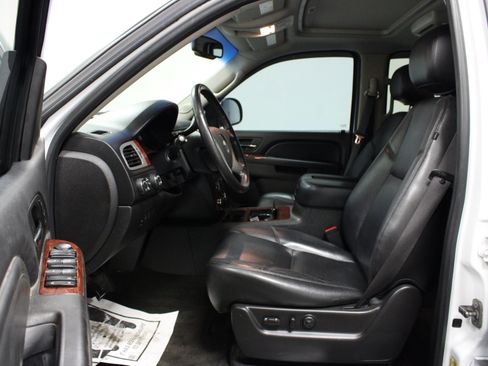 Used 2012 Chevrolet Tahoe LTZ AWD/4WD image 11