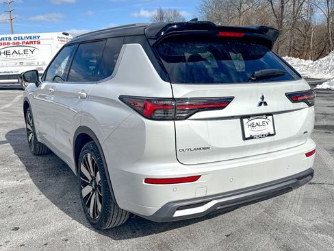New 2026 Mitsubishi Outlander SEL image 5