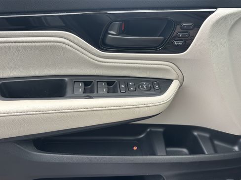 Certified 2025 Honda Odyssey Touring image 21