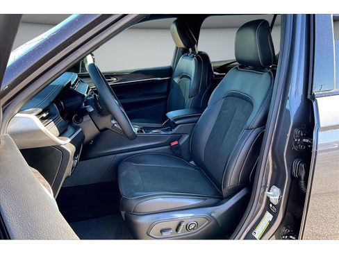 New 2026 Jeep Grand Cherokee L 4WD image 10