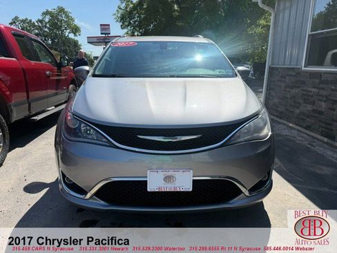 Used 2017 Chrysler Pacifica LX FWD image 2