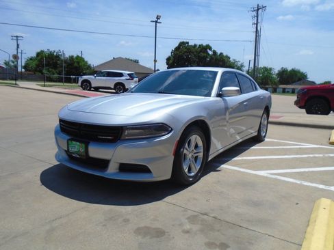 Used 2021 Dodge Charger SXT w/ Leather Interior Group RWD image 3
