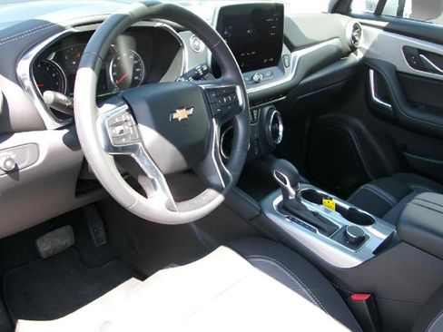 Used 2025 Chevrolet Blazer LT AWD/4WD image 12