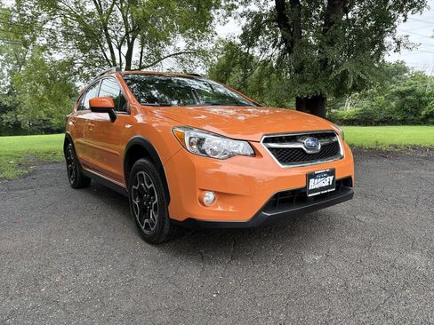 Used 2015 Subaru Crosstrek 2.0i Premium AWD/4WD image 2