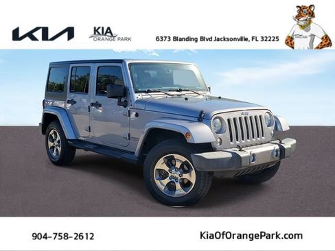 Used 2018 Jeep Wrangler Unlimited Sahara w/ Connectivity Group AWD/4WD image 1