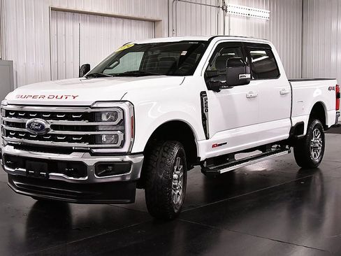Used 2024 Ford F250 Lariat image 3