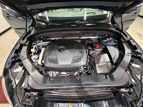Used 2018 Volvo XC60 T5 Momentum w/ Convenience Package image 47