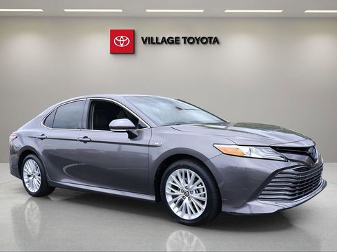 Certified 2020 Toyota Camry XLE image 7
