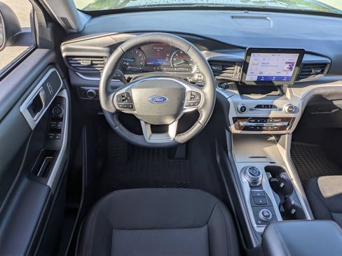 Used 2022 Ford Explorer XLT AWD/4WD image 32