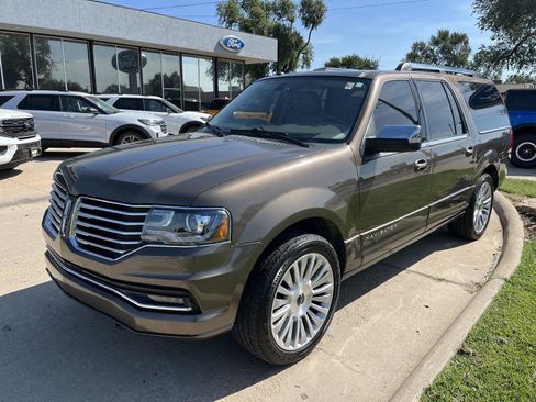 Used 2016 Lincoln Navigator L Select AWD/4WD image 2