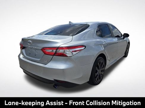 Used 2020 Toyota Camry LE FWD image 10