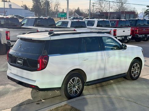 Used 2025 Ford Expedition Active image 5