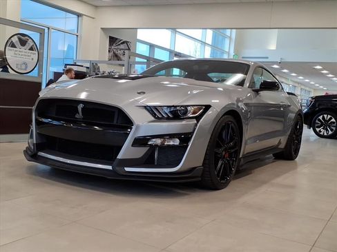 Used 2022 Ford Mustang Shelby GT500 w/ Technology Package image 3