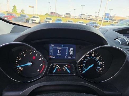Used 2015 Ford Escape SE FWD image 11