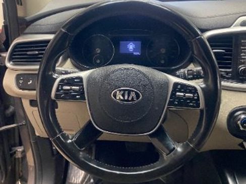 Used 2020 Kia Sorento S FWD image 19