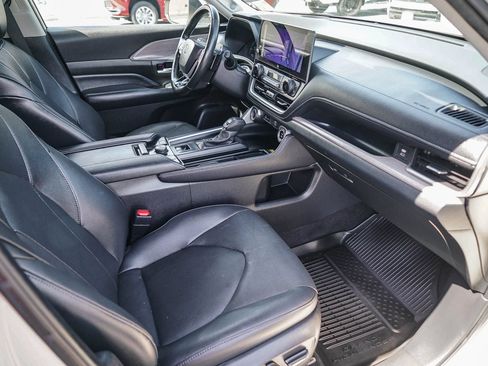 Certified 2024 Toyota Grand Highlander AWD image 18