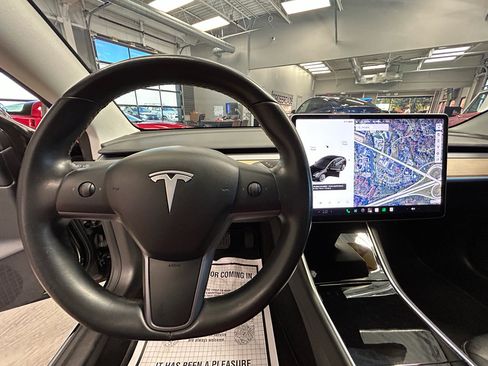 Used 2018 Tesla Model 3 Long Range AWD/4WD image 8
