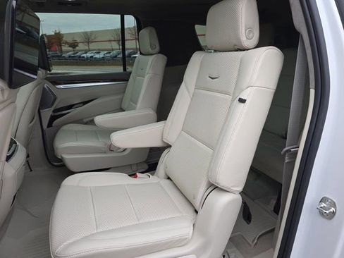 Certified 2025 Cadillac Escalade ESV Sport Platinum image 14