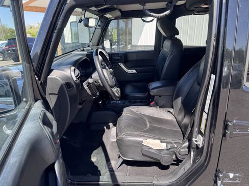 Used 2014 Jeep Wrangler Unlimited Sahara w/ Dual Top Group AWD/4WD image 12